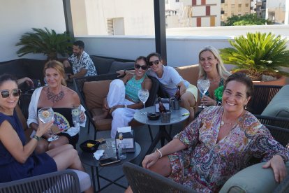 María del Mar, María José, Cristina, Reme, Mj Mariona y Elena Narváez.