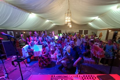 Noches de Candela amenizando la velada del domingo en La Pita.