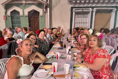 Imagen de algunos de los miembros del Centro Social Los Molinos.