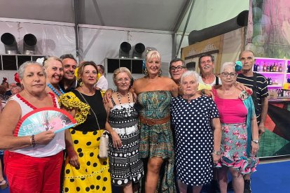 Begoña, Matilde, Juana y amigos y amigas del Centro Social Pensionistas y Jubilados de Almería.