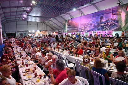 Este es el primer año que el evento se celebra por la noche para evitar las altas temperaturas.