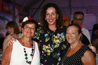 La alcaldesa, María Vázquez ha visitado el tradicional Homenaje a los Mayores junto a parte de los miembros de la corporación municipal.