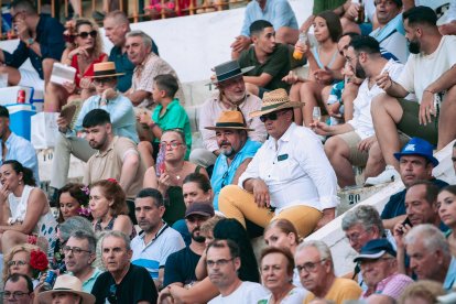 Aficionados en la Plaza de Toros de Almería en la Feria Taurina