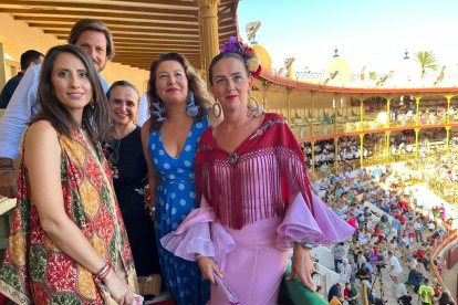 Carmen Crespo (consejera de Agricultura), Aránzazu Martín (delegada del Gobierno), Carmen Belén López Zapata (senadora), Raquel Espín (la directora general de Ayudas y Mercados) y Luis Miguel Carmona (director del Consorcio de Transporte Metropolita