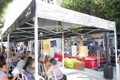 El público se interesó por los platos presentados.