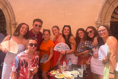 \'Los Zapilleros\' es un grupo de Madrid, Málaga, Macael, Almería y Olula del Río que visita la Feria cada año.