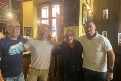 Manuel, Jesús, Paco y Jesús disfrutan de una agradable comida y de los \'productazos\' de Almería en Entrefinos.