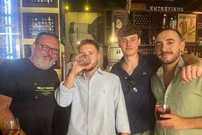 Jesús Alarcón, Lorenzo Alarcón, Alejandro Hita e Ignacio Serrano disfrutan de la Feria en familia en el Restaurante Entrefinos.