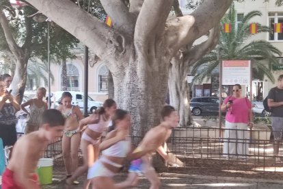 Inicio de la carrera de relevos.