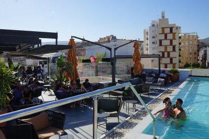 La piscina del Hotel HO ubicada en el ático.