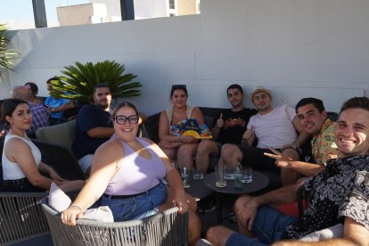 Carlos, Bernardo, Paco, Antonio, Marta, Cristina, Camino y Eva.