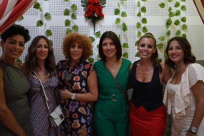 Laura, Carmenloli, Noelia, Ortensia, Victoria y María Luisa.