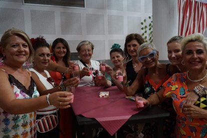 Lourdes Ramos, alcaldesa de Gádor, Antonia, Olivia, Ana, Sole, María José, Loli, María Eugenia y Belén.