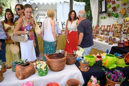 María del Mar Vázquez, alcaldesa de Almería, recorriendo la exposición.