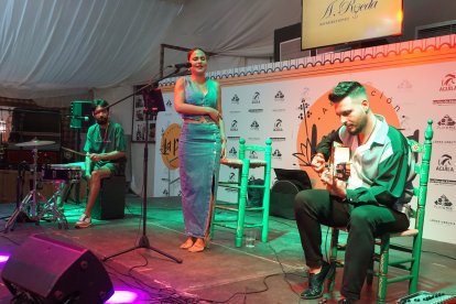 La voz de María Jesús López y la guitarra de Antonio de Quero hicieron disfrutar a un público entregado en La Pita.