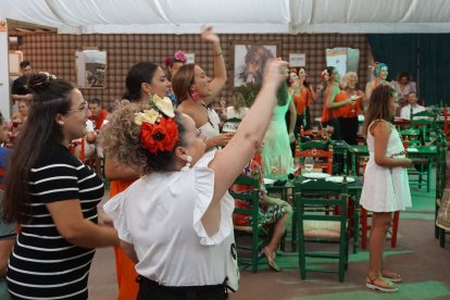 Disfrutando de una gran actuación.