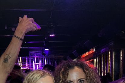 Mar y Marta, las que no han dejado de bailar ni un segundo en su local favorito.