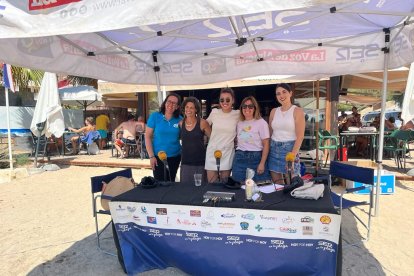 Milagros, Carretero, María Rosa Ponce, Nerea Gallardo y Celia Rodríguez junto a Marina Ginés.