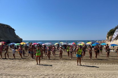 Levántate y baila ha puesto a bailar a toda la playa de Costa Tranquila.