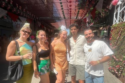 Este grupo de amigos de Retamar no pueden faltar en la Feria de Mediodía.