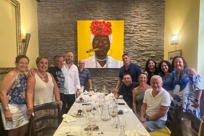 El equipo sanitario del Hospital del Poniente y Torrecárdenas han escogido Entrefinos para disfrutar con todos los sentidos de la mejor gastronomía . 