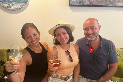 A Raúl, Adriana y  Kelly de Cáceres y Colombia les encanta la calidad de los productos, el ambiente y el servicio de Quesería Yo sin Ti. 