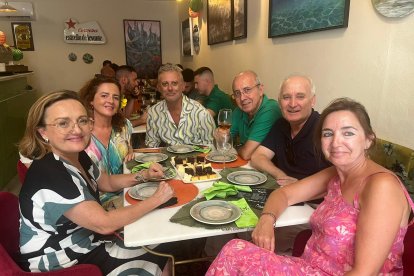 Manoli, José Luis, Francis, Matías, Ana y Toñi son amigos de Almería a los que les encanta Quesería Yo sin Ti. 