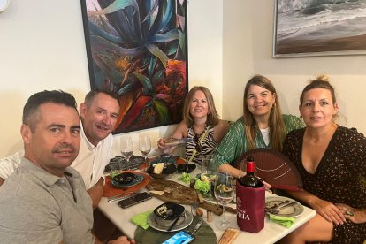 \'Los Cañamones\' de Cúllar (Granada) no podían faltar a su cita anual con la Feria de Almería. Este año han destacado la atención y las recomendaciones de Quesería Yo sin Ti poniendo especial énfasis al buen hacer de su equipo. 