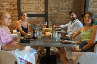 Gloria Martos, Gloria López, Ricardo Fernández y Alba Martos.