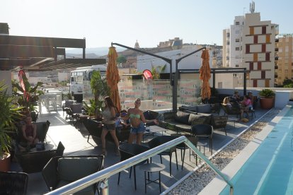 La piscina del hotel.