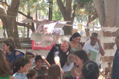 Reparto de diplomas del concurso de dibujo.