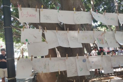 Exposición de los dibujos de los concursantes.