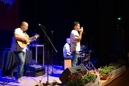 El grupo Entre Amigos durante su concierto.