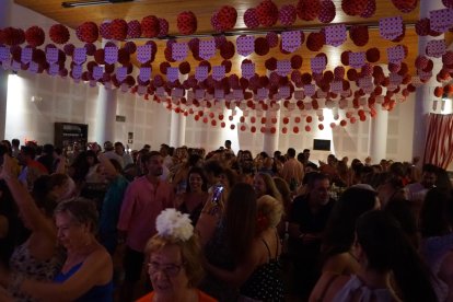 La caseta casi al completo de aforo.