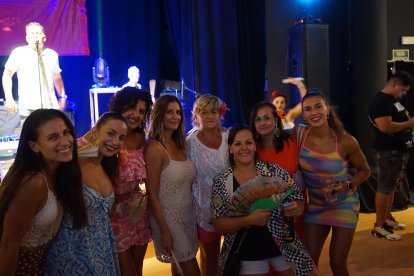 Miriam, Belén, Carmen, Cristina, Ángeles, Meri y Leti.