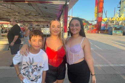 Mari Carmen, Irene y Alberto disfrutan cada año del Día del Niño en familia.