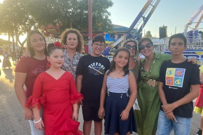 María Jesús, Ana, Cati, Miriam, José Miguel , Juanjo y María este miércoles en el Recinto Ferial.