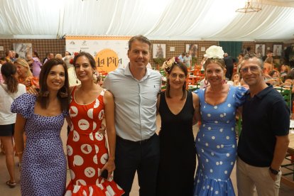 Fernando Benítez, Chave, Juan Cortés, Gádor Verdejo, Leticia Vélez y Almudena Jiménez.