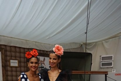 Ana Fuentes y Reyes Fernández.