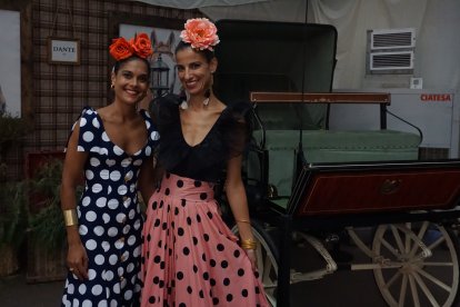 Ana Fuentes y Reyes Fernández.