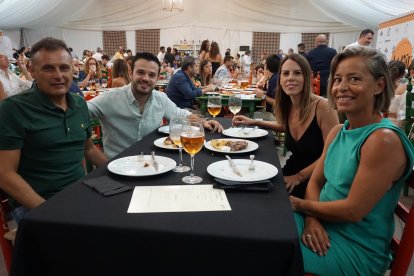 Antonio Becerra, Ana Matillas, el concejal Óscar Bleda e Inma García.