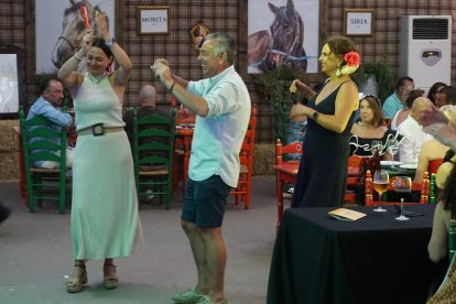 El ritmo de Sones del Sur animó a los asistentes en la noche de este miércoles a salir a bailar en La Pita.