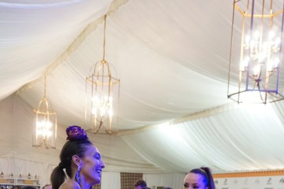 El ritmo de Sones del Sur animó a los asistentes en la noche de este miércoles a salir a bailar en La Pita.