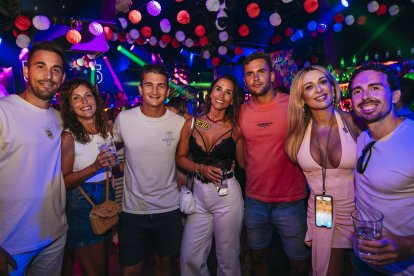 Un grupo de amigos muy internacional: la conexión Almería-Madrid-Francia brilló en Berlín (Social Club).