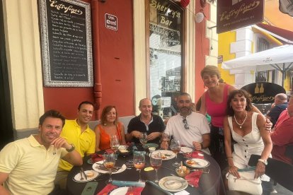 Compañeros de Cajamar este jueves de Feria en Entrefinos.