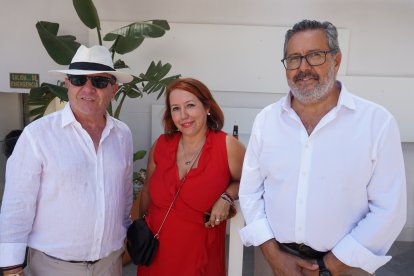 Jerónimo Parra, presidente de la Cámara de Comercio, junto a Carmen Vidal, secretaria general de UGT y Antonio Valdivieso, secretario general de CCOO 