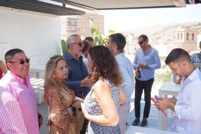 Autoridades, empresarios y representantes de distintos movimientos, juntos con LA VOZ en la Feria de Almería.