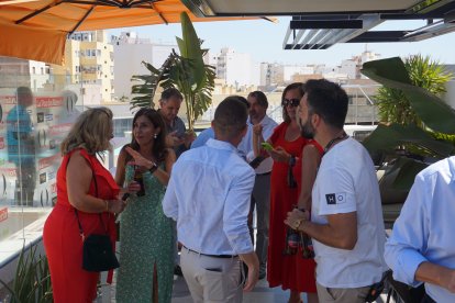 Autoridades, empresarios y representantes de distintos movimientos, juntos con LA VOZ en la Feria de Almería.