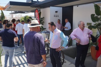 Autoridades, empresarios y representantes de distintos movimientos, juntos con LA VOZ en la Feria de Almería.