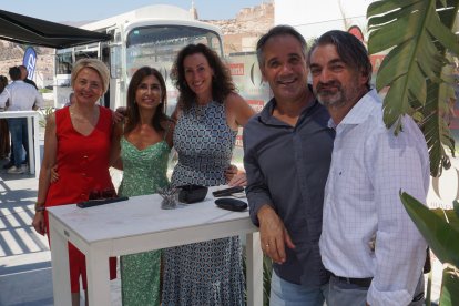 Eloísa Cabrera, Sacramento Sánchez, María del Mar Vázquez y Juanjo Segura, con José Colomina, gerente de Aqualia.